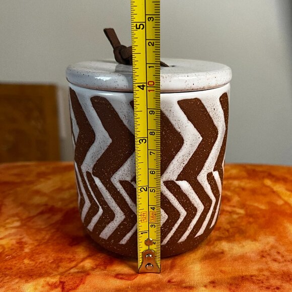 Handmade White &Terra Cotta Textured Zig Zag Pottery Canister with Lid - Picture 7 of 8